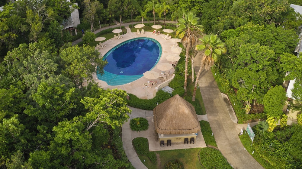 Bahia Principe Escape Sian Ka’an - Hyatt Inclusive Collection - Adults Only - All Inclusive — Swimming pool in Akumal, Quintana Roo