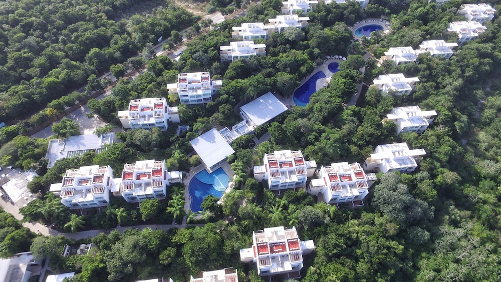 Bahia Principe Escape Sian Ka’an - Hyatt Inclusive Collection - Adults Only - All Inclusive — Hotel building in Akumal, Quintana Roo