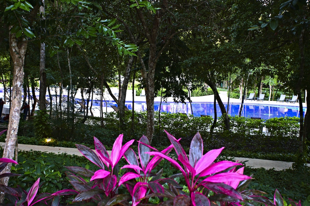 Bahia Principe Escape Sian Ka’an - Hyatt Inclusive Collection - Adults Only - All Inclusive — Hotel building in Akumal, Quintana Roo