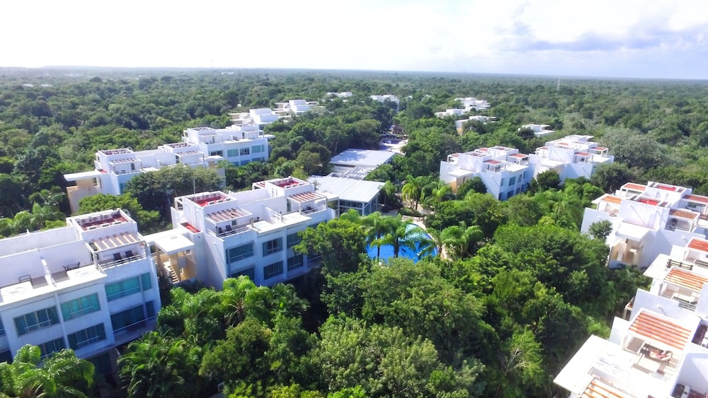Bahia Principe Escape Sian Ka’an - Hyatt Inclusive Collection - Adults Only - All Inclusive — Hotel building in Akumal, Quintana Roo