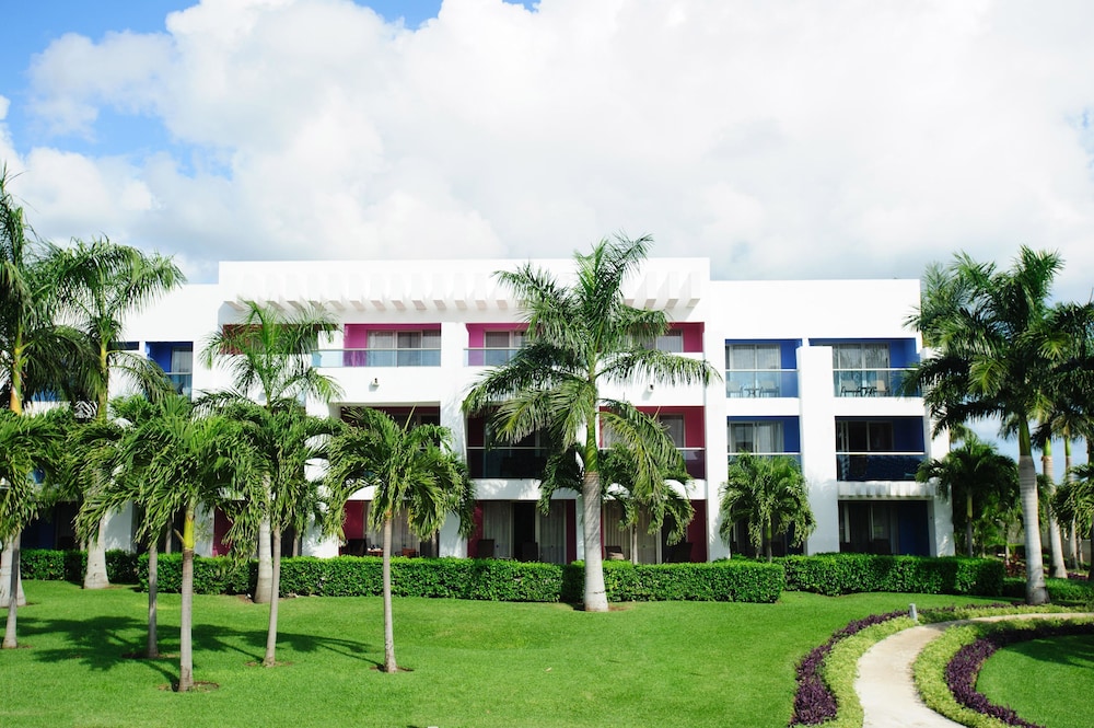 Princess Family Club Riviera - All Inclusive — Hotel building in Playa del Carmen, Quintana Roo