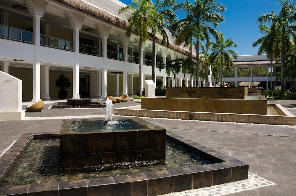 Princess Family Club Riviera - All Inclusive — Hotel building in Playa del Carmen, Quintana Roo