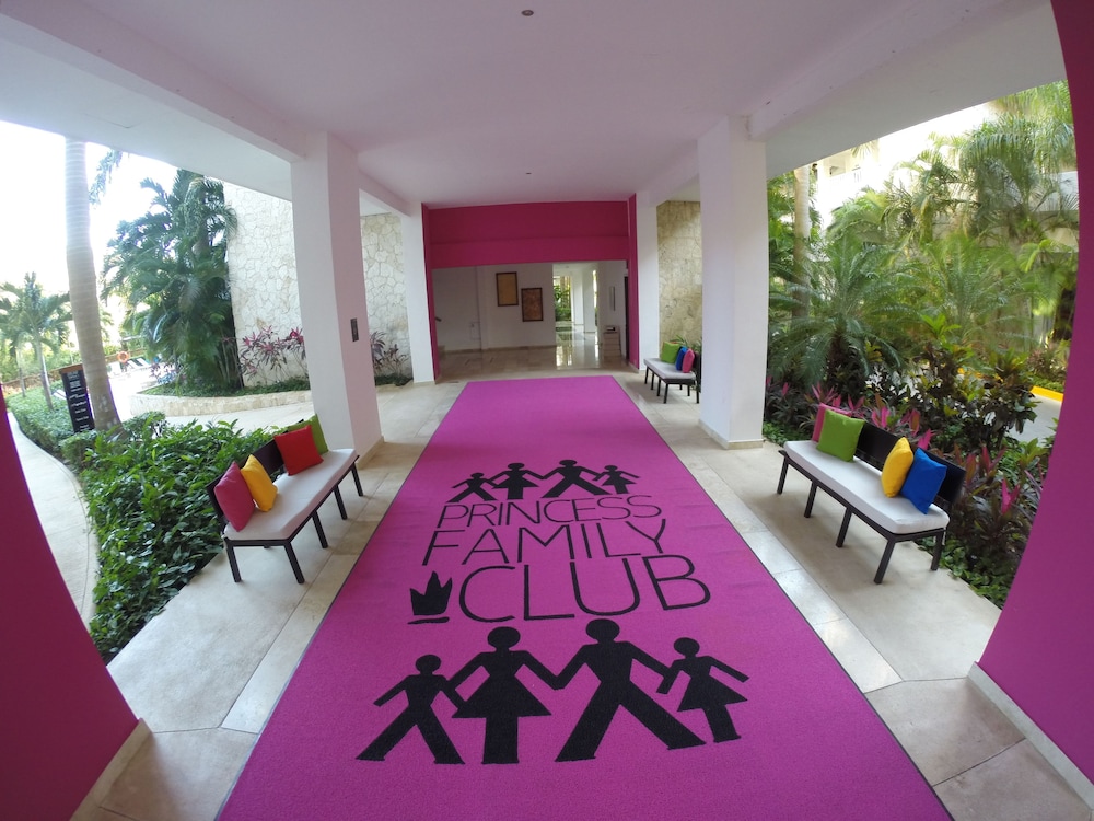 Princess Family Club Riviera - All Inclusive — Hotel building in Playa del Carmen, Quintana Roo