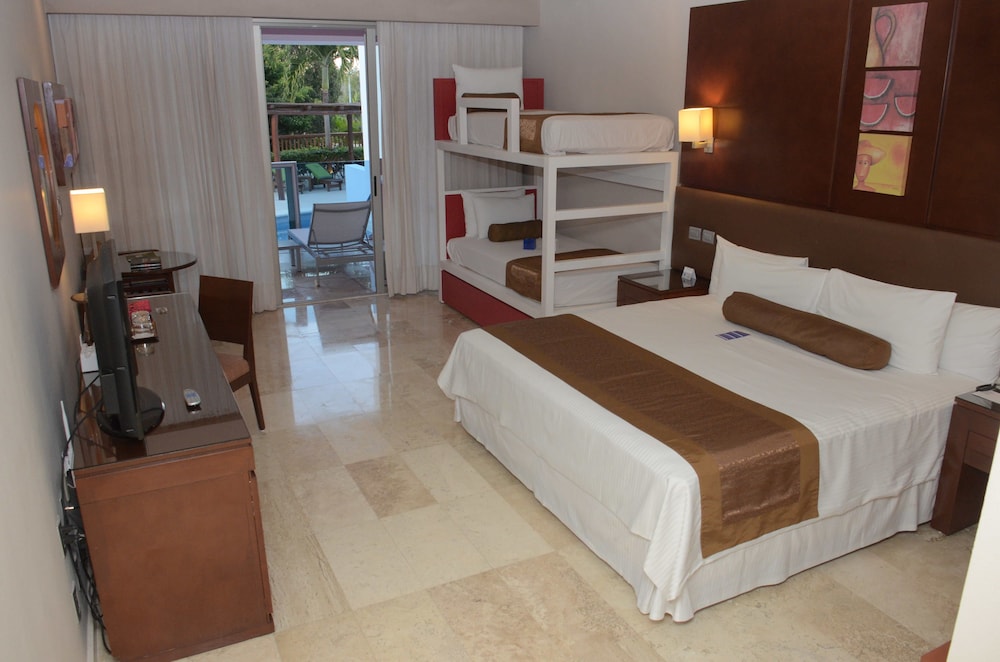 Princess Family Club Riviera - All Inclusive — Hotel rooms in Playa del Carmen, Quintana Roo