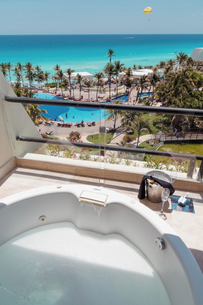 The Pyramid Cancun by Oasis - Gourmet Premium All Inclusive — Hotel rooms in Cancun, Quintana Roo