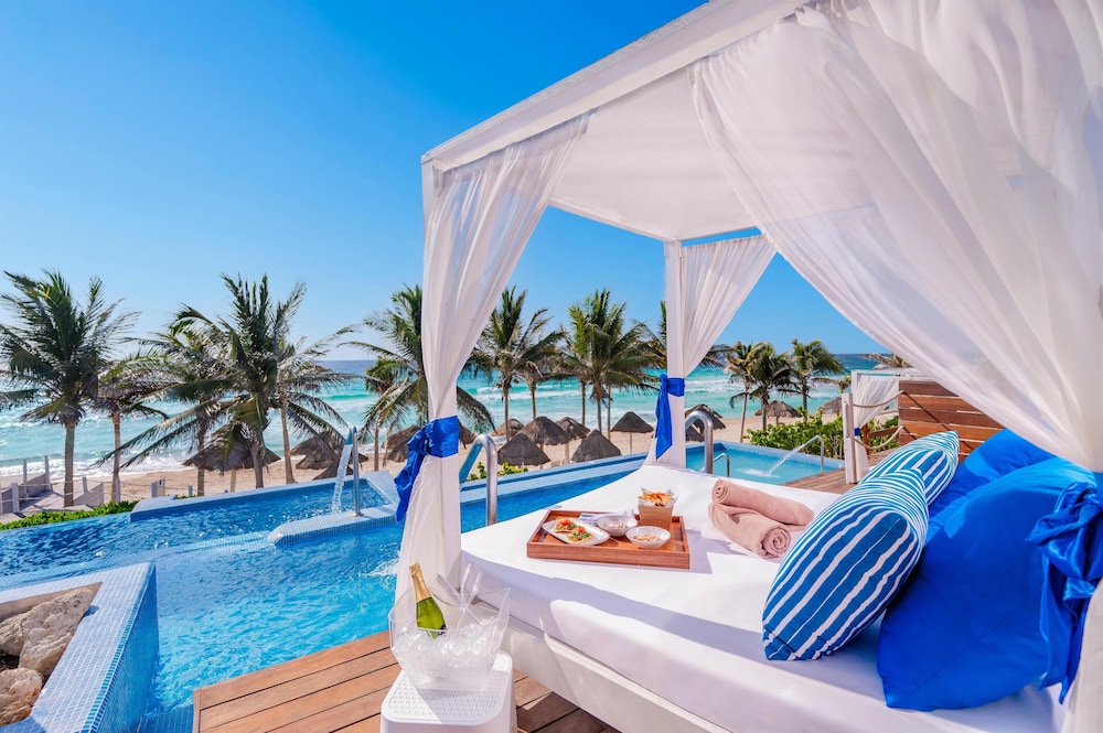 The Pyramid Cancun by Oasis - Gourmet Premium All Inclusive — Swimming pool in Cancun, Quintana Roo