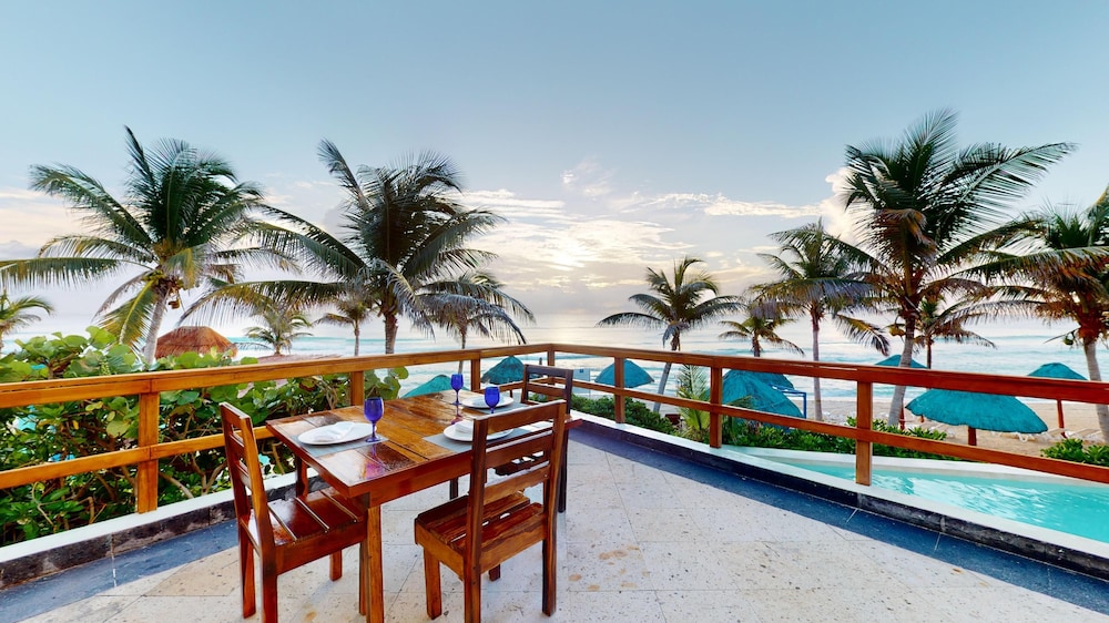 The Pyramid Cancun by Oasis - Gourmet Premium All Inclusive — Restaurant & bars in Cancun, Quintana Roo