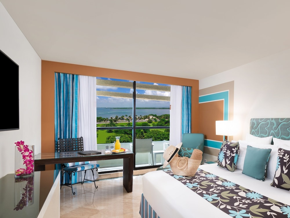 The Pyramid Cancun by Oasis - Gourmet Premium All Inclusive — Hotel rooms in Cancun, Quintana Roo