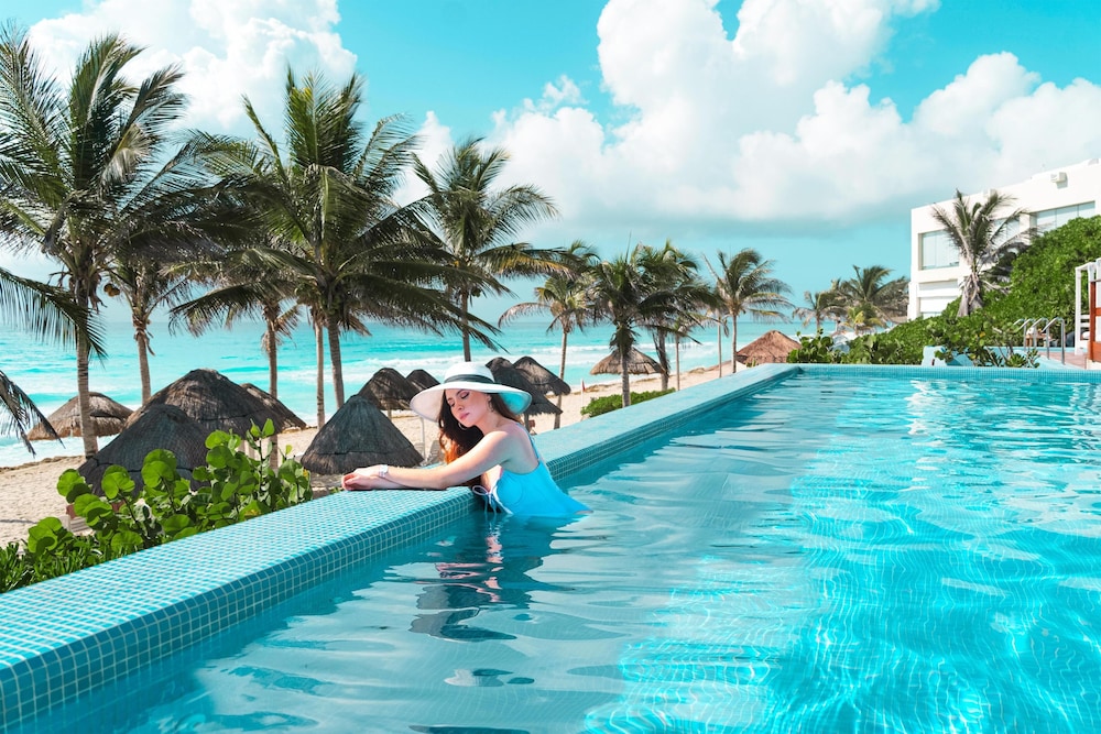 The Pyramid Cancun by Oasis - Gourmet Premium All Inclusive — Swimming pool in Cancun, Quintana Roo