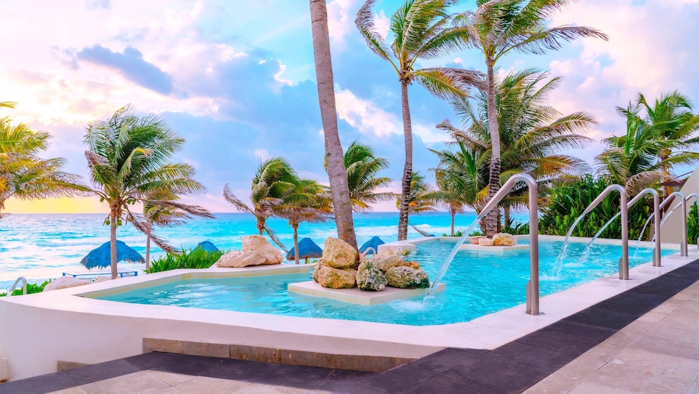 The Pyramid Cancun by Oasis - Gourmet Premium All Inclusive — Swimming pool in Cancun, Quintana Roo