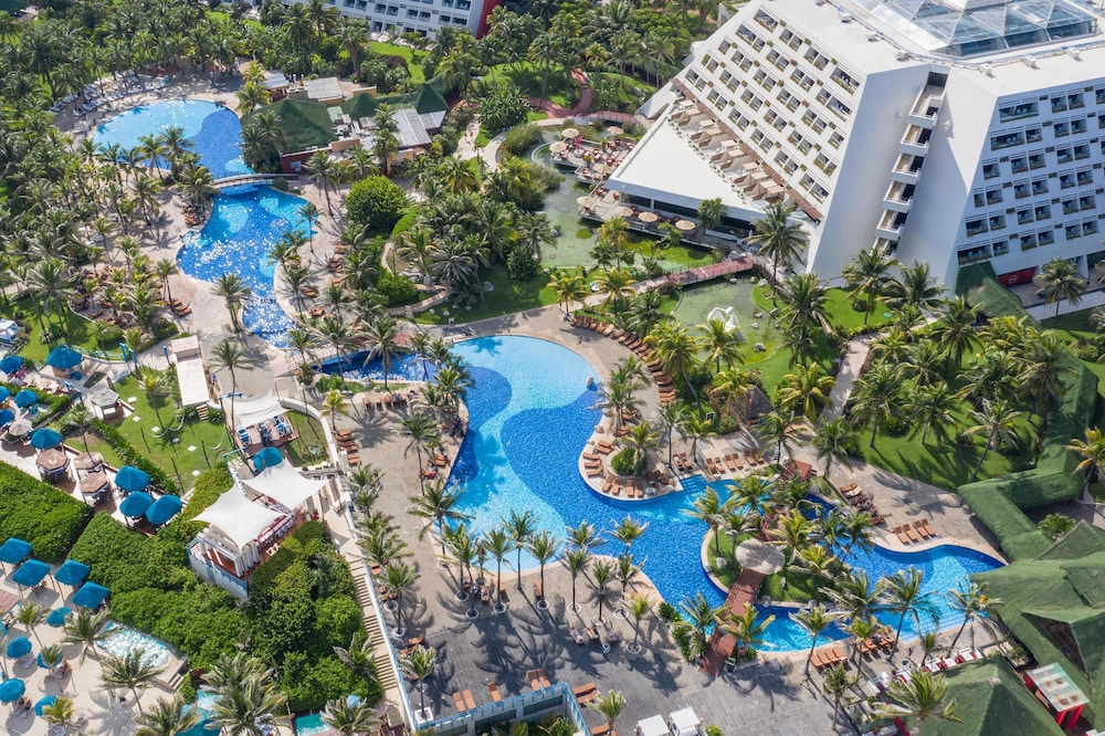 The Pyramid Cancun by Oasis - Gourmet Premium All Inclusive — Swimming pool in Cancun, Quintana Roo