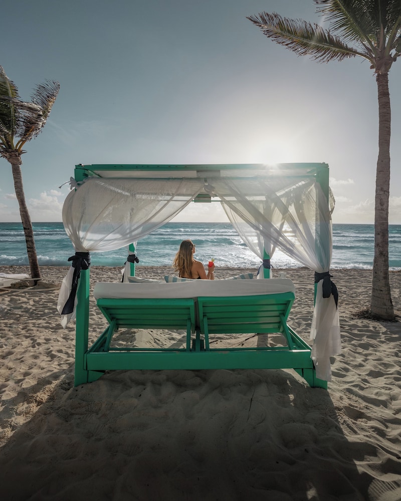 The Pyramid Cancun by Oasis - Gourmet Premium All Inclusive — Beach in Cancun, Quintana Roo