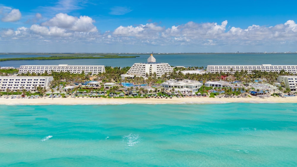 The Pyramid Cancun by Oasis - Gourmet Premium All Inclusive — Beach in Cancun, Quintana Roo