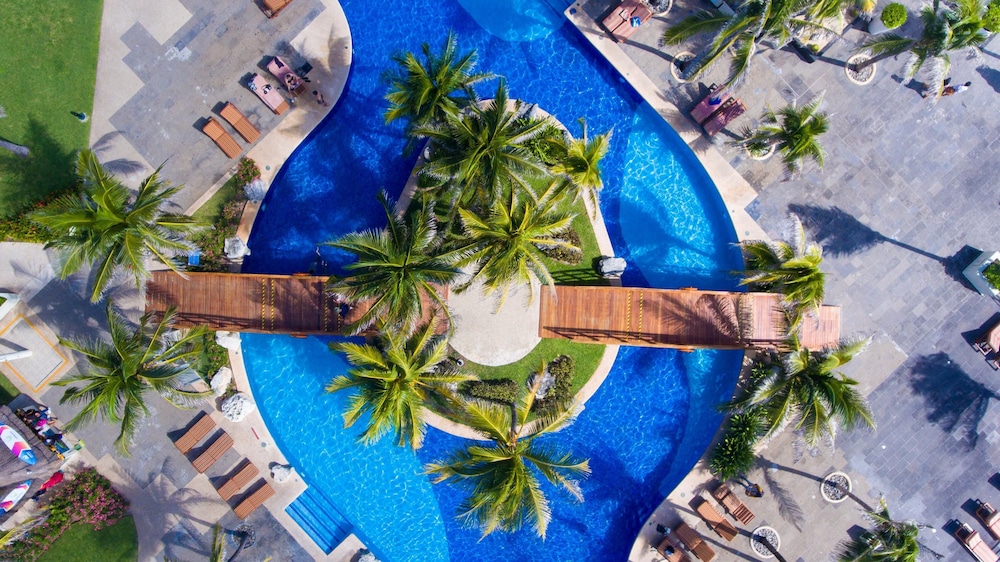 The Pyramid Cancun by Oasis - Gourmet Premium All Inclusive — Swimming pool in Cancun, Quintana Roo