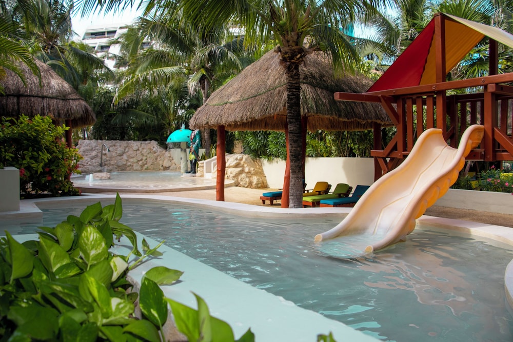 The Pyramid Cancun by Oasis - Gourmet Premium All Inclusive — Swimming pool in Cancun, Quintana Roo
