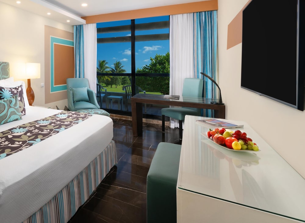 The Pyramid Cancun by Oasis - Gourmet Premium All Inclusive — Hotel rooms in Cancun, Quintana Roo