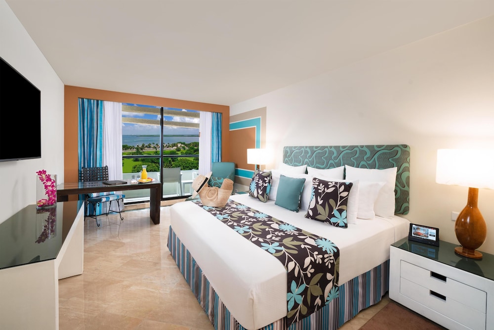 The Pyramid Cancun by Oasis - Gourmet Premium All Inclusive — Hotel rooms in Cancun, Quintana Roo
