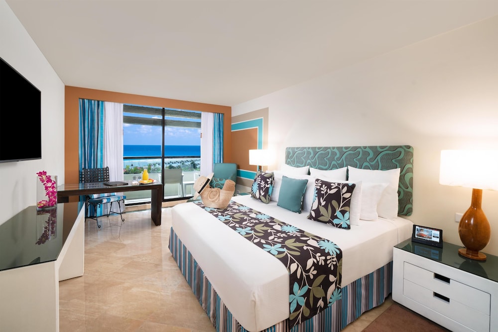 The Pyramid Cancun by Oasis - Gourmet Premium All Inclusive — Hotel rooms in Cancun, Quintana Roo