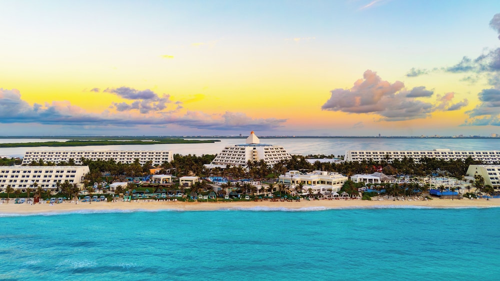 The Pyramid Cancun by Oasis - Gourmet Premium All Inclusive — Beach in Cancun, Quintana Roo