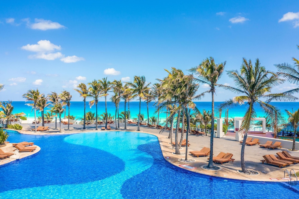 The Pyramid Cancun by Oasis - Gourmet Premium All Inclusive — Swimming pool in Cancun, Quintana Roo