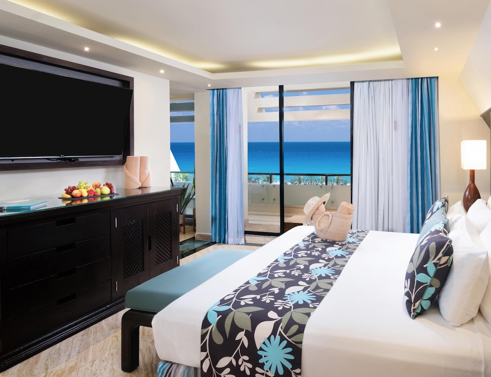 The Pyramid Cancun by Oasis - Gourmet Premium All Inclusive — Hotel rooms in Cancun, Quintana Roo