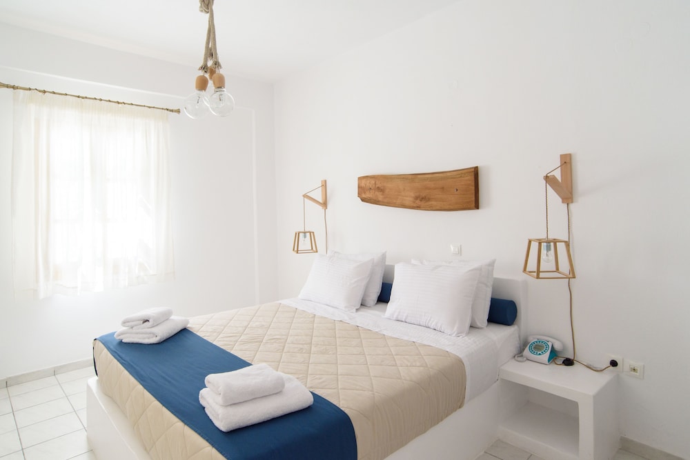 Santorini Crystal Blue — Hotel rooms in Kamari, South Aegean