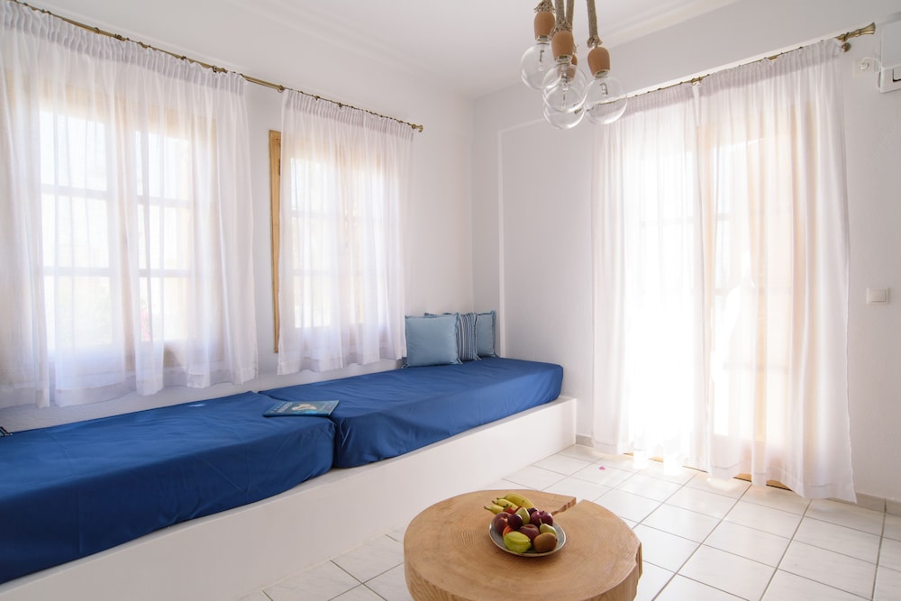 Santorini Crystal Blue — Hotel rooms in Kamari, South Aegean