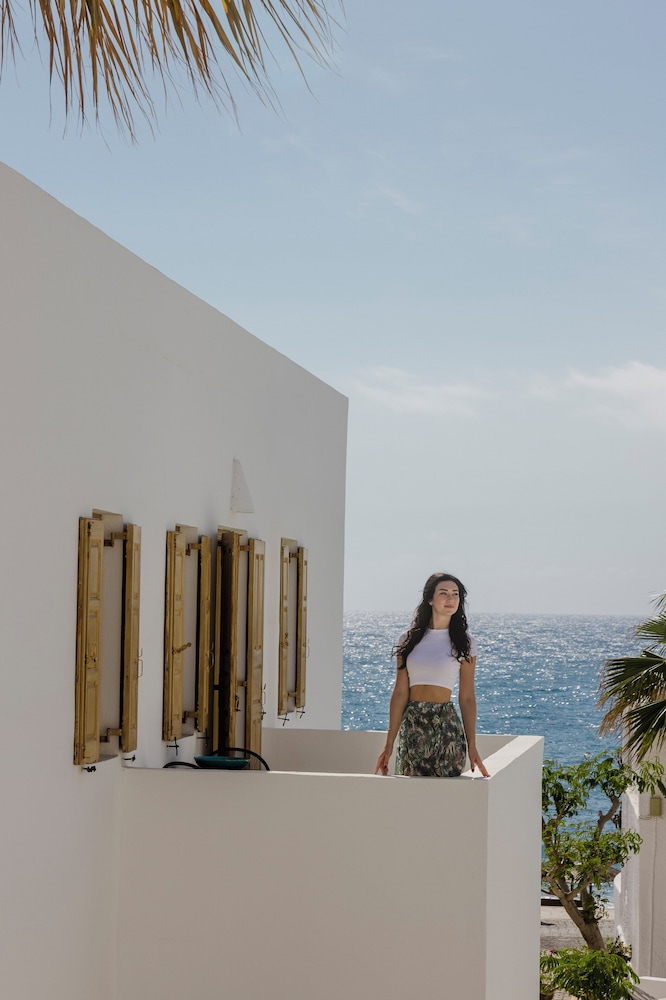 Santorini Crystal Blue — Hotel building in Kamari, South Aegean