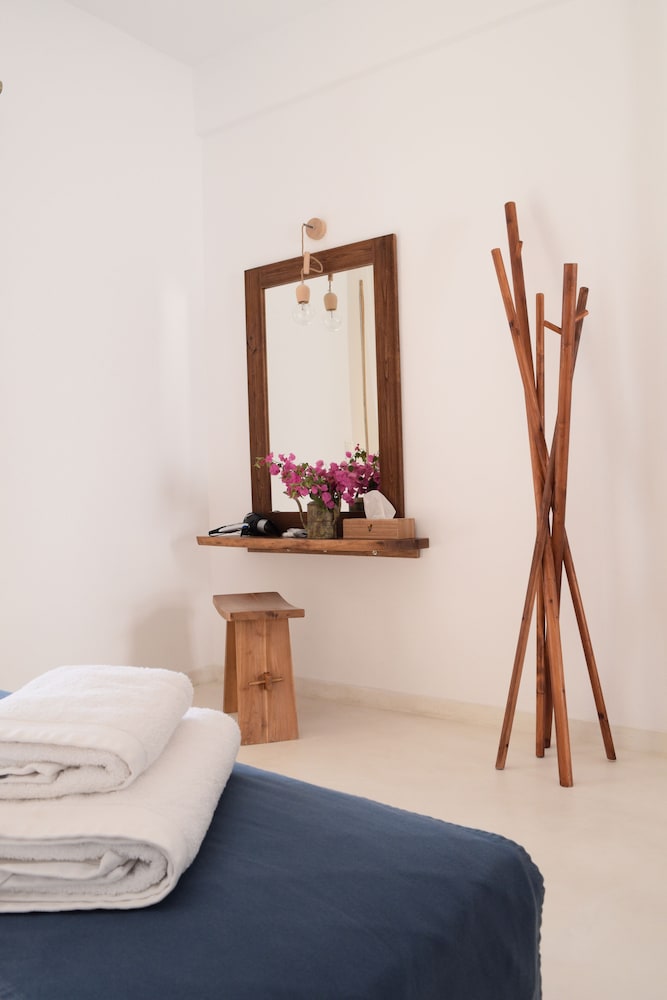 Santorini Crystal Blue — Hotel rooms in Kamari, South Aegean