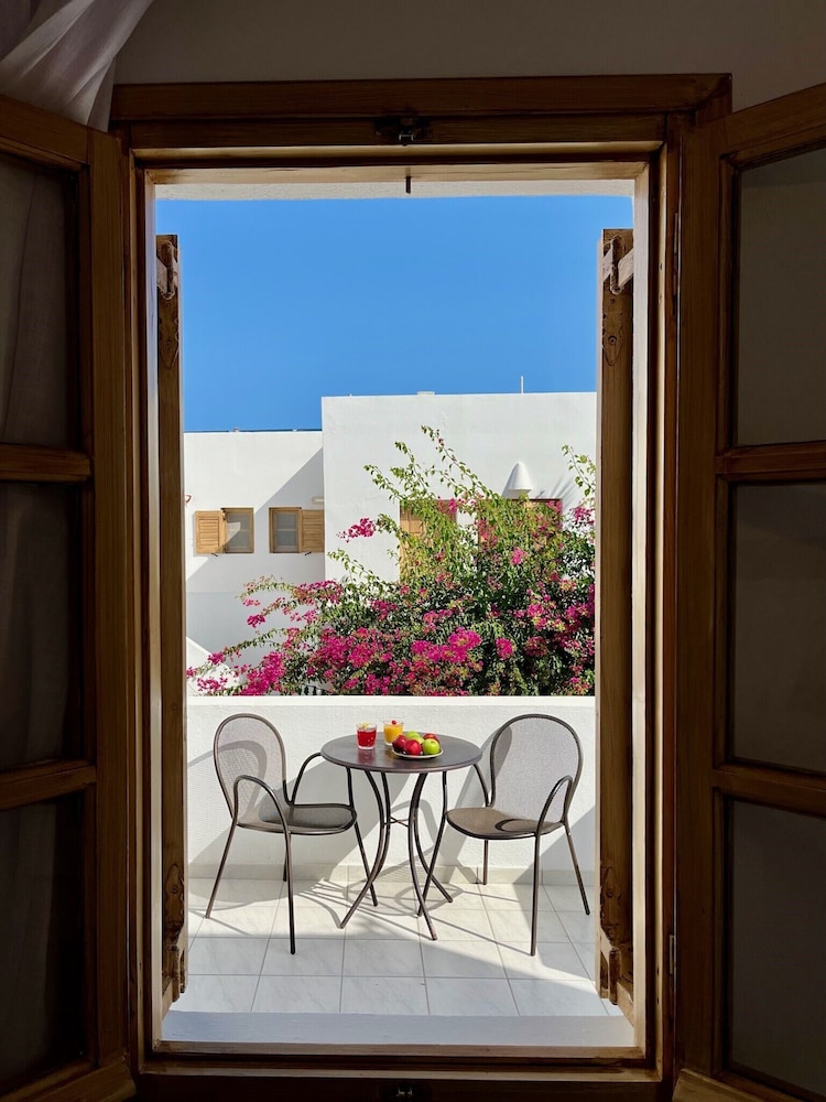 Santorini Crystal Blue — Hotel rooms in Kamari, South Aegean