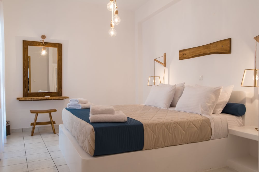 Santorini Crystal Blue — Hotel rooms in Kamari, South Aegean