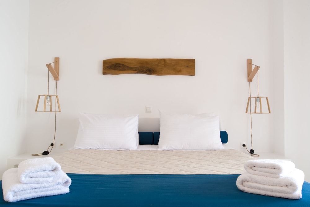 Santorini Crystal Blue — Hotel rooms in Kamari, South Aegean