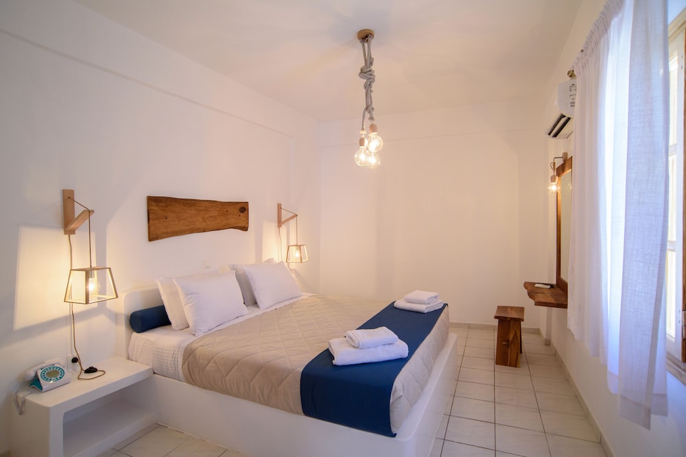 Santorini Crystal Blue — Hotel rooms in Kamari, South Aegean