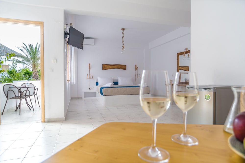 Santorini Crystal Blue — Hotel rooms in Kamari, South Aegean