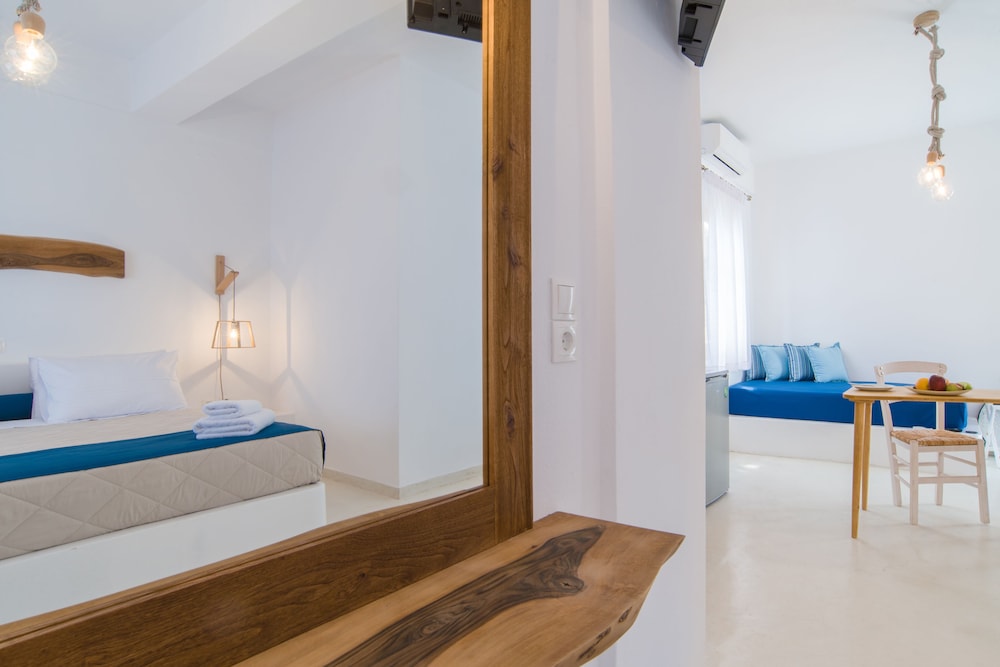 Santorini Crystal Blue — Hotel rooms in Kamari, South Aegean