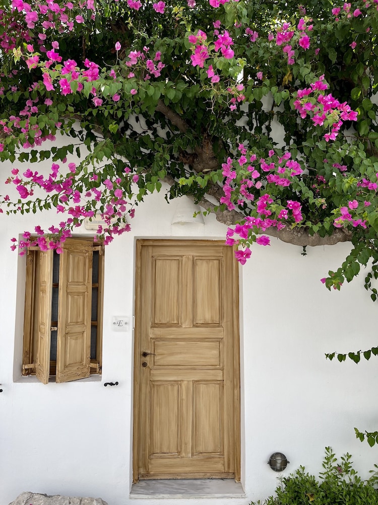Santorini Crystal Blue — Hotel building in Kamari, South Aegean