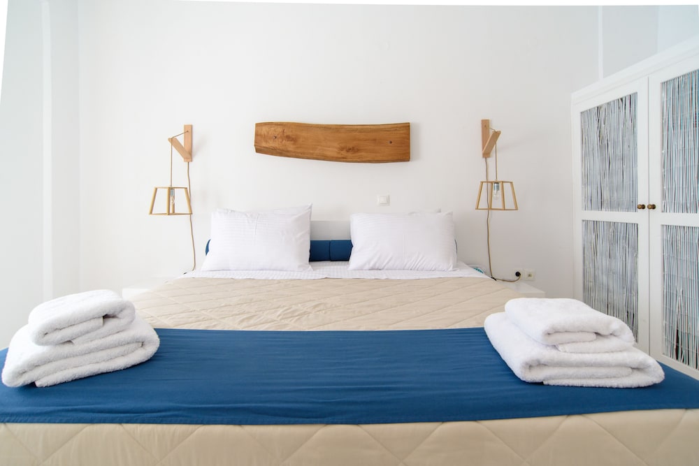 Santorini Crystal Blue — Hotel rooms in Kamari, South Aegean