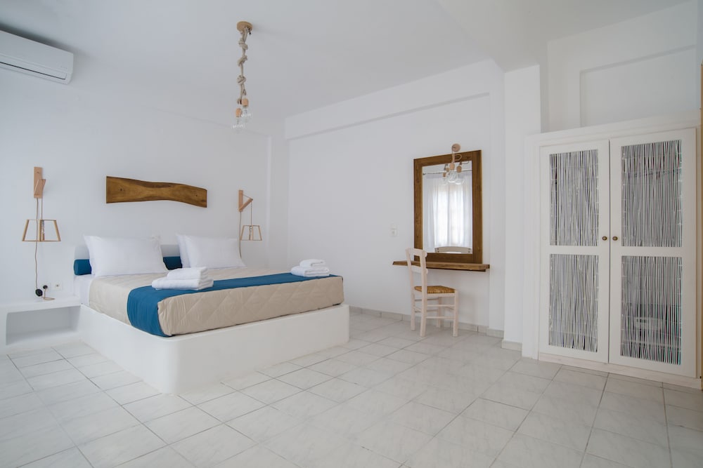 Santorini Crystal Blue — Hotel rooms in Kamari, South Aegean
