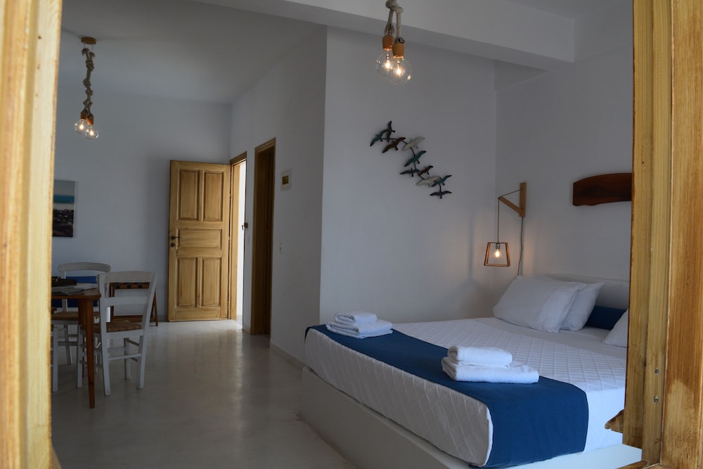Santorini Crystal Blue — Hotel rooms in Kamari, South Aegean