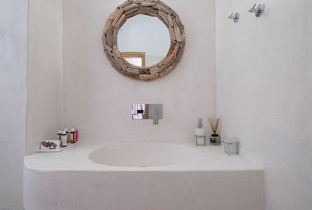 Santorini Crystal Blue — Hotel rooms in Kamari, South Aegean