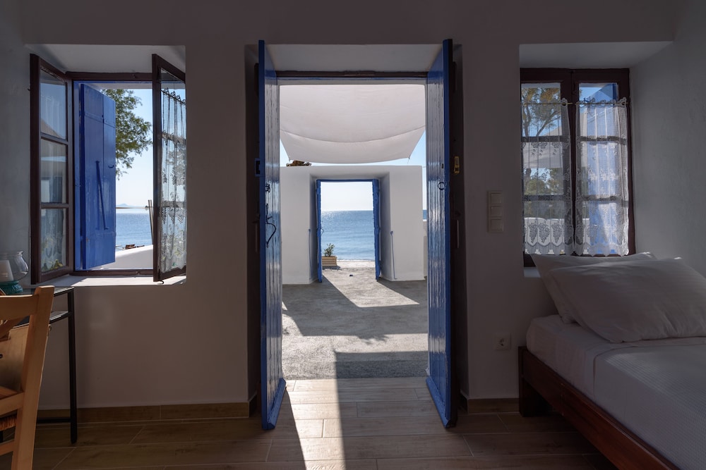 Santorini Crystal Blue — Hotel rooms in Kamari, South Aegean
