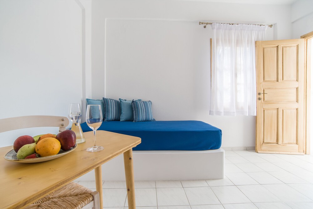 Santorini Crystal Blue — Hotel rooms in Kamari, South Aegean