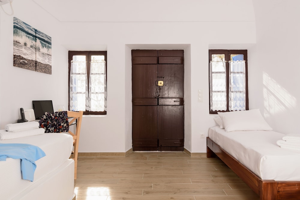 Santorini Crystal Blue — Hotel rooms in Kamari, South Aegean
