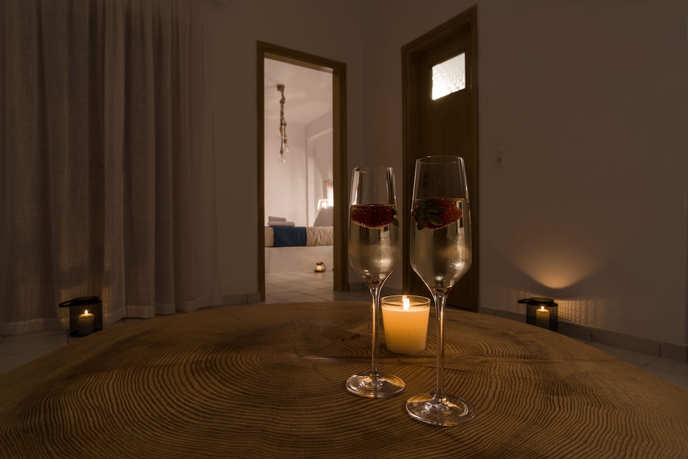 Santorini Crystal Blue — Hotel rooms in Kamari, South Aegean