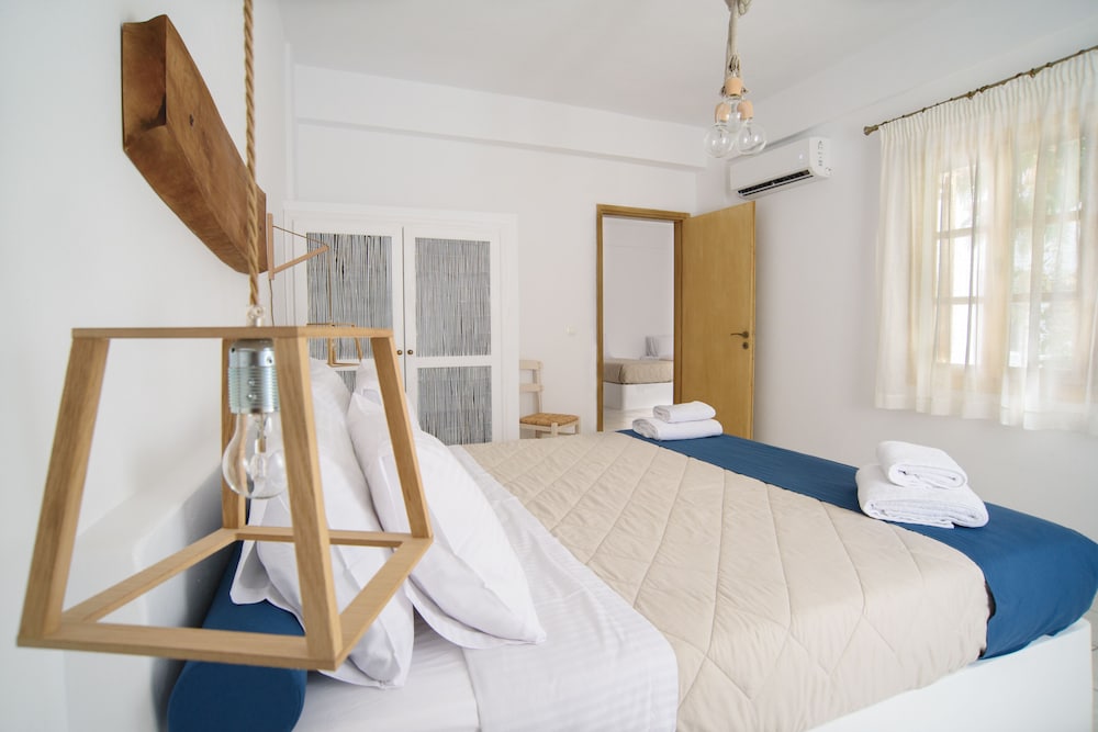 Santorini Crystal Blue — Hotel rooms in Kamari, South Aegean