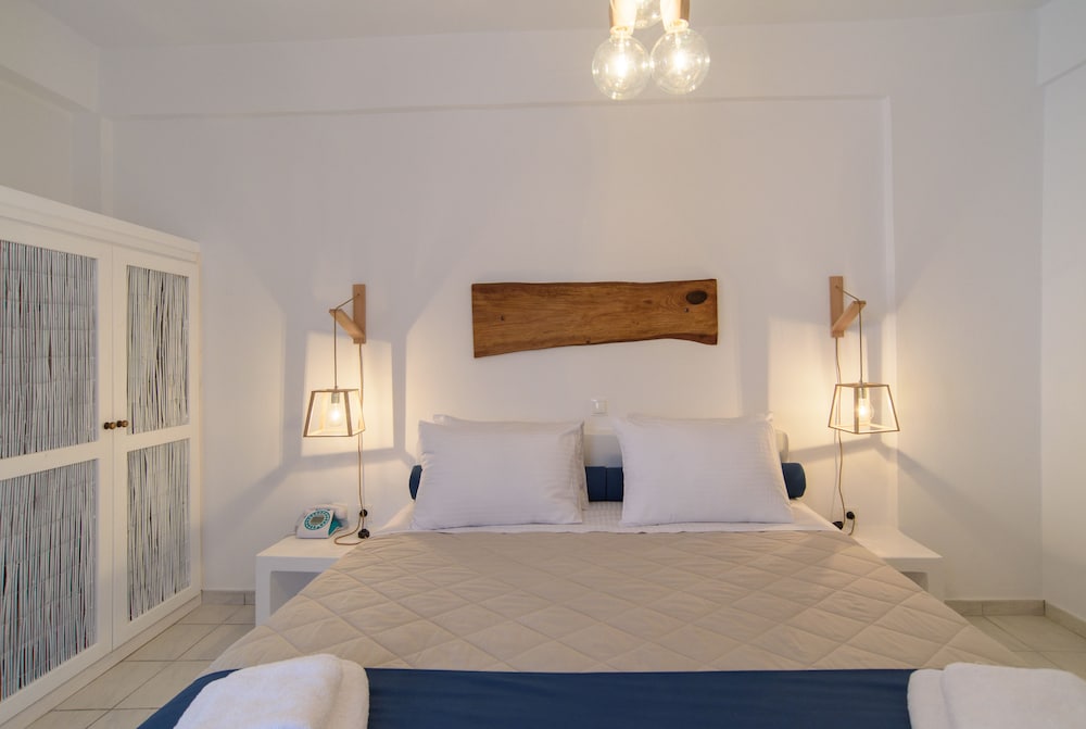 Santorini Crystal Blue — Hotel rooms in Kamari, South Aegean
