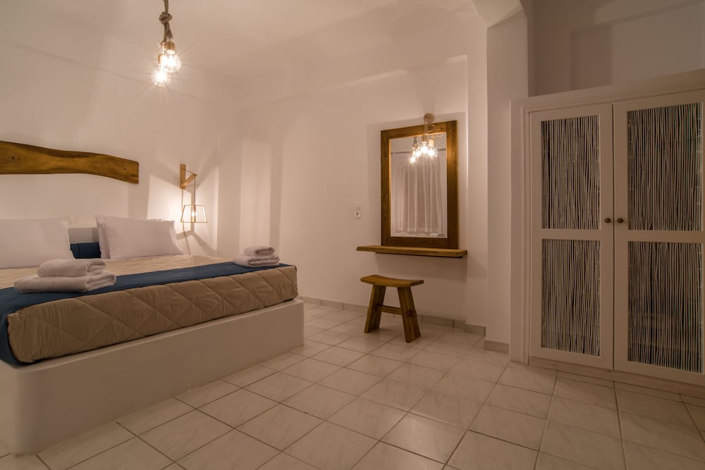 Santorini Crystal Blue — Hotel rooms in Kamari, South Aegean