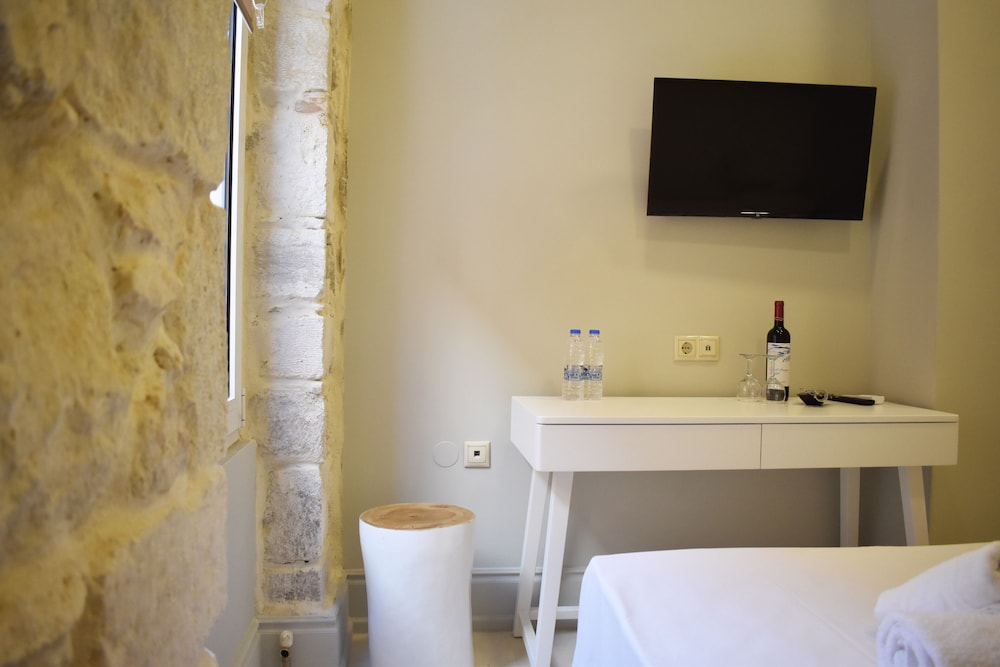 Candia Suites & Rooms — Hotel rooms in Heraklion