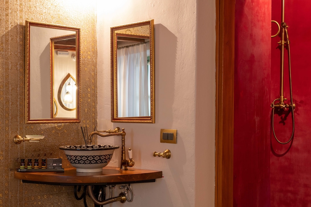 Sperveri Boutique Hotel — Hotel rooms in Rhodes Town, South Aegean