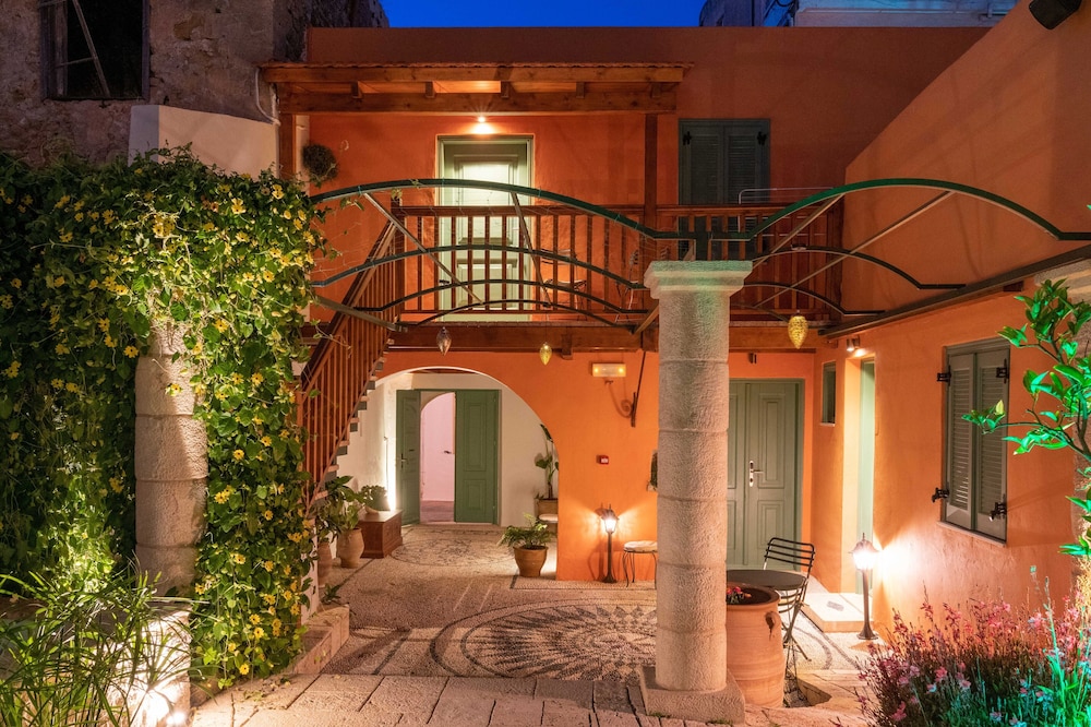 Sperveri Boutique Hotel — Hotel building in Rhodes Town, South Aegean